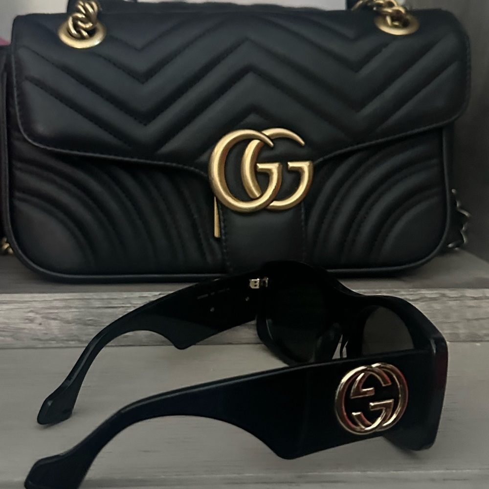 Gucci New Oversized sunglasses gold logo , case